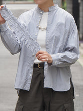 画像をギャラリービューアに読み込む, NOUVELLES DU PARADIS "フリルアレンジ ブラウス BLUE STRIPE"