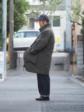 画像をギャラリービューアに読み込む, AUDIENCE "コットンナイロン高密度ポプリン M-90 スタンドモッズコート OLIVE"