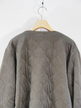 画像をギャラリービューアに読み込む, SPINNER BAIT "ミリタリーキルト カーディガン KHAKI"