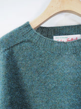 画像をギャラリービューアに読み込む, John Tulloch "シェットランドラムウール クルーネックセーター HOLLY "