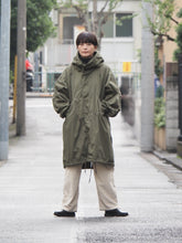 画像をギャラリービューアに読み込む, kha:ki "NEW TYPE-65 COAT"