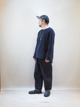 画像をギャラリービューアに読み込む, John Tulloch "シェットランドラムウール クルーネックセーター DARK NAVY"