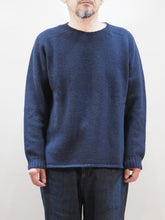 画像をギャラリービューアに読み込む, John Tulloch "シェットランドラムウール クルーネックセーター DARK NAVY"