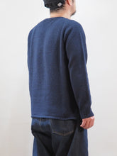 画像をギャラリービューアに読み込む, John Tulloch "シェットランドラムウール クルーネックセーター DARK NAVY"
