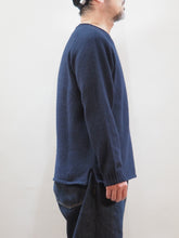 画像をギャラリービューアに読み込む, John Tulloch "シェットランドラムウール クルーネックセーター DARK NAVY"