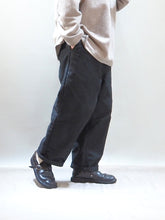 画像をギャラリービューアに読み込む, setto × toulouse "モールスキン 2タック ワイドパンツ BLACK"