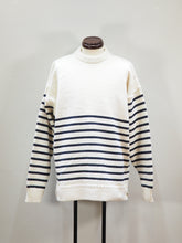 画像をギャラリービューアに読み込む, JAMES CHARLOTTE "ガンジーセーター NATURAL/NAVY”