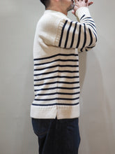 画像をギャラリービューアに読み込む, JAMES CHARLOTTE "ガンジーセーター NATURAL/NAVY”