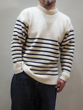 画像をギャラリービューアに読み込む, JAMES CHARLOTTE "ガンジーセーター NATURAL/NAVY”