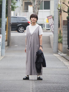 KHA:KI "V NECK JUMPER DRESS"