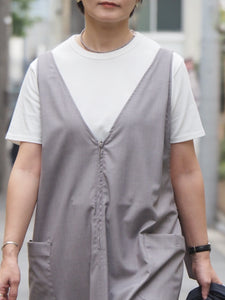 KHA:KI "V NECK JUMPER DRESS"