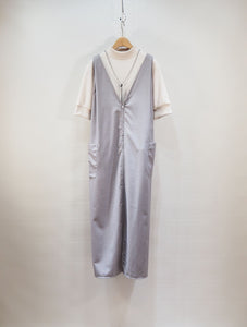KHA:KI "V NECK JUMPER DRESS"