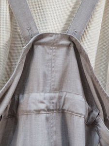 KHA:KI "V NECK JUMPER DRESS"