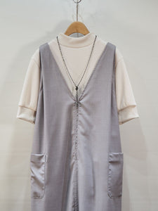 KHA:KI "V NECK JUMPER DRESS"