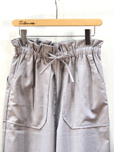 画像をギャラリービューアに読み込む, KHA:KI &quot;WIDE UTILITY PANTS&quot;
