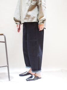 NEGATIVE DENIM "#001 32回染めデニム ワイドテーパードパンツ"