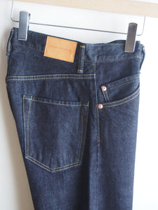 NEGATIVE DENIM "#012 32回染めデニム スリムテーパードパンツ"