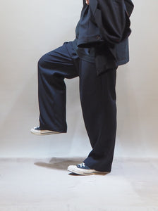 AUDIENCE "ウールライクサージ ２タックイージーワイドパンツ NAVY"