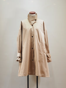 WHYTO "TENT LINE COAT BEIGE"
