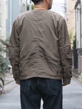 画像をギャラリービューアに読み込む, dip &quot;ナイロン ノーカラージャケット OLIVE&quot;

