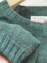 画像をギャラリービューアに読み込む, John Tulloch &quot;シェットランドラムウール クルーネックセーター HOLLY &quot;
