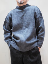 画像をギャラリービューアに読み込む, GUERNSEY WOOLLENS &quot;オーバーサイズ ガンジーセーター CHARCOAL&quot;
